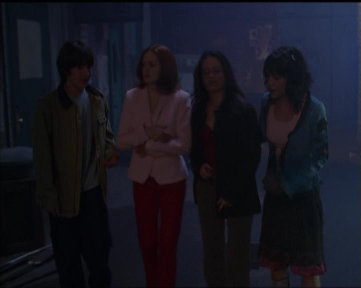 Charmed-Online-dot-net_5x05WitchesInTights2040.jpg