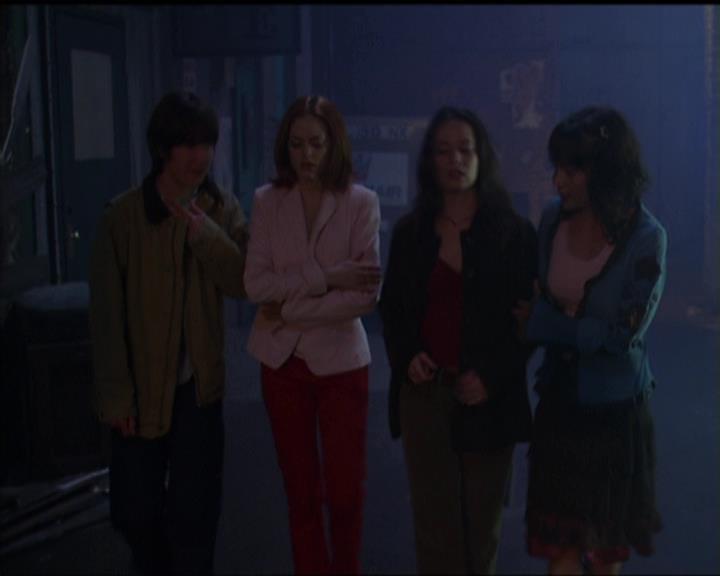 Charmed-Online-dot-net_5x05WitchesInTights2041.jpg