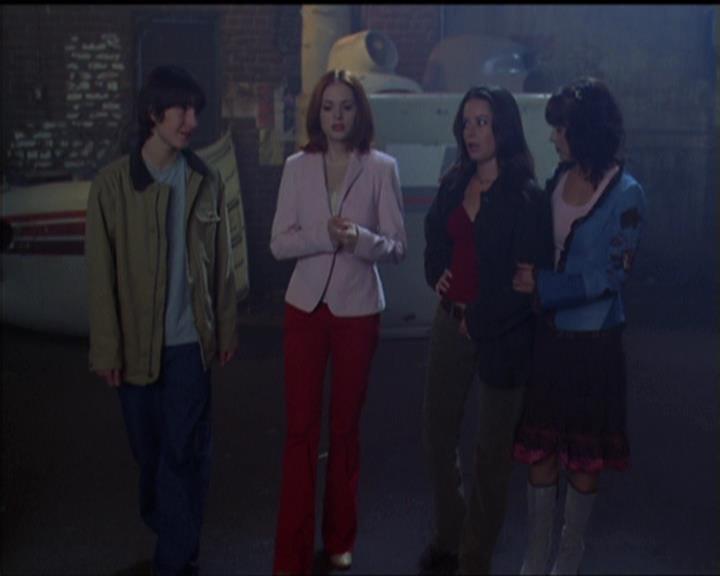Charmed-Online-dot-net_5x05WitchesInTights2064.jpg