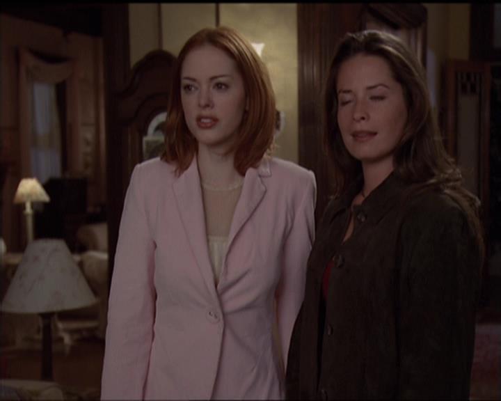 Charmed-Online-dot-net_5x05WitchesInTights2172.jpg