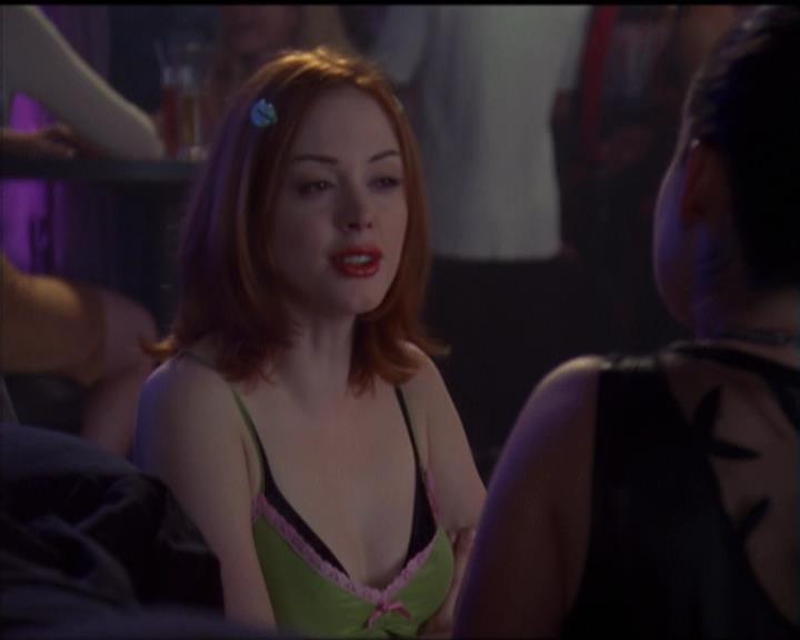 Charmed-Online-dot-net_5x05WitchesInTights2316.jpg
