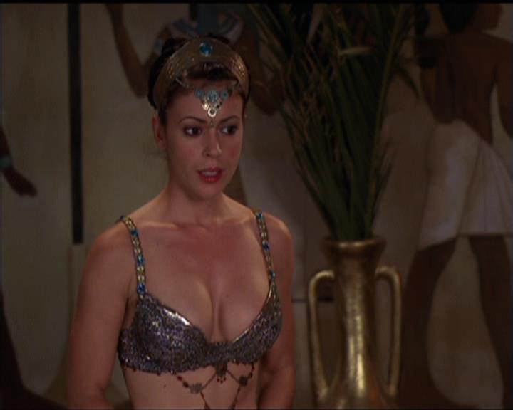 Charmed-Online-dot-510YTuMummyTambien1156.jpg Charmed-Online-dot-510YTuMummyTambien1156.jpg