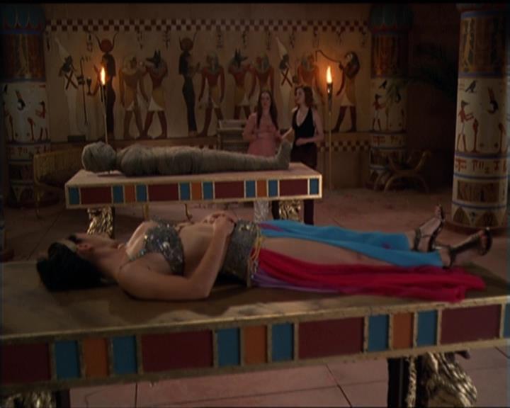 Charmed-Online-dot-510YTuMummyTambien1414.jpg Charmed-Online-dot-510YTuMummyTambien1414.jpg