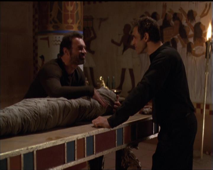 Charmed-Online-dot-510YTuMummyTambien1746.jpg Charmed-Online-dot-510YTuMummyTambien1746.jpg