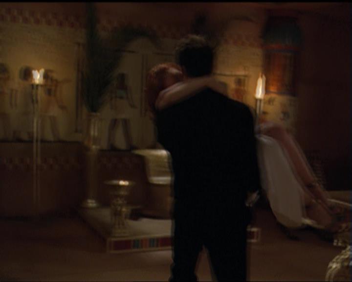 Charmed-Online-dot-510YTuMummyTambien1867.jpg Charmed-Online-dot-510YTuMummyTambien1867.jpg