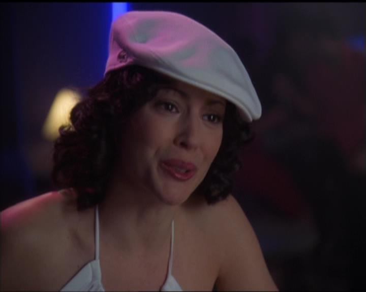 Charmed-Online-dot-517LuckyCharmed0052.jpg Charmed-Online-dot-517LuckyCharmed0052.jpg