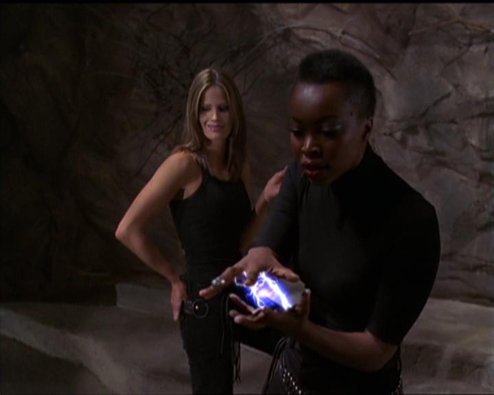 Charmed-Online-dot-517LuckyCharmed0473.jpg Charmed-Online-dot-517LuckyCharmed0473.jpg