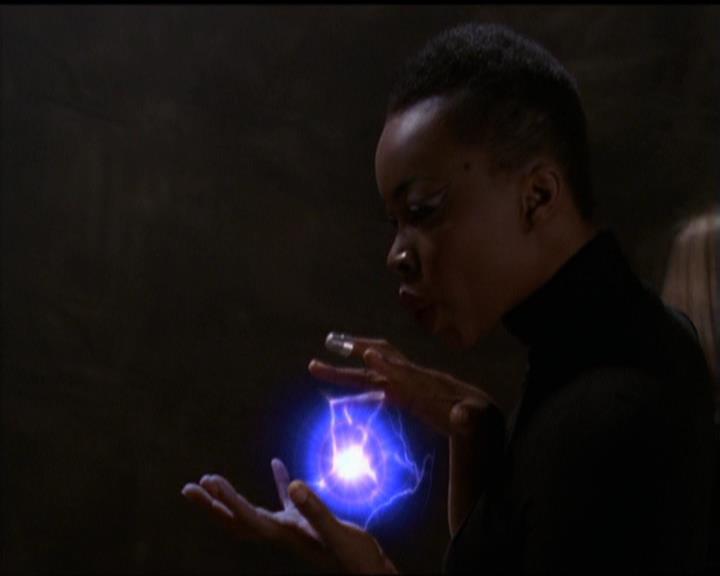 Charmed-Online-dot-517LuckyCharmed0475.jpg Charmed-Online-dot-517LuckyCharmed0475.jpg