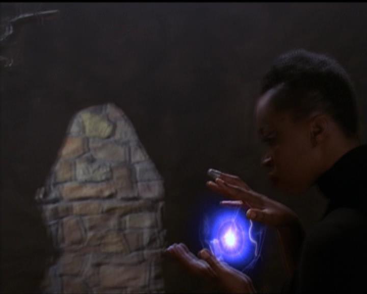 Charmed-Online-dot-517LuckyCharmed0476.jpg Charmed-Online-dot-517LuckyCharmed0476.jpg