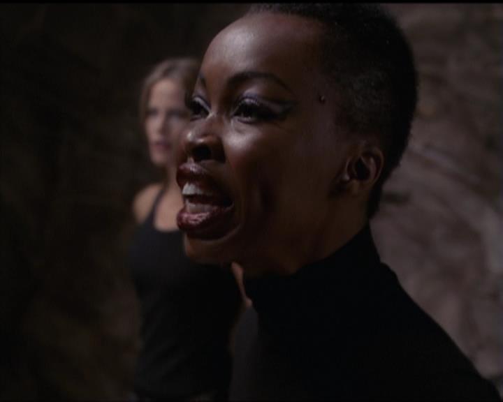 Charmed-Online-dot-517LuckyCharmed0483.jpg Charmed-Online-dot-517LuckyCharmed0483.jpg