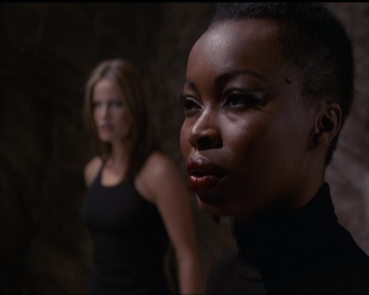 Charmed-Online-dot-517LuckyCharmed0507.jpg Charmed-Online-dot-517LuckyCharmed0507.jpg