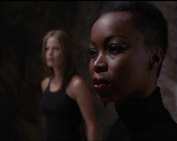 Charmed-Online-dot-517LuckyCharmed0508.jpg Charmed-Online-dot-517LuckyCharmed0508.jpg