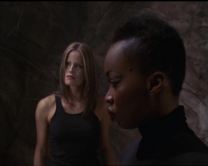 Charmed-Online-dot-517LuckyCharmed0525.jpg Charmed-Online-dot-517LuckyCharmed0525.jpg