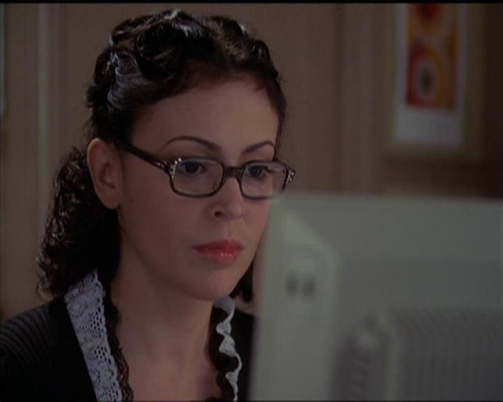 Charmed-Online-dot-517LuckyCharmed0533.jpg Charmed-Online-dot-517LuckyCharmed0533.jpg