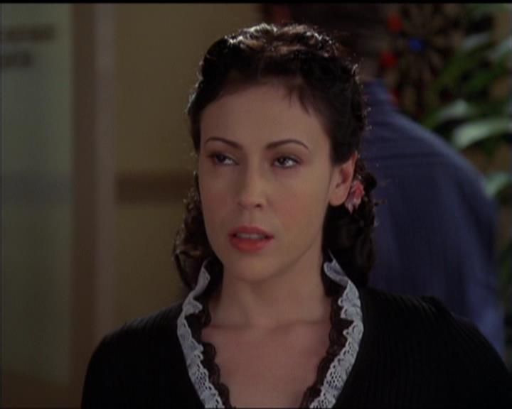 Charmed-Online-dot-517LuckyCharmed0640.jpg Charmed-Online-dot-517LuckyCharmed0640.jpg