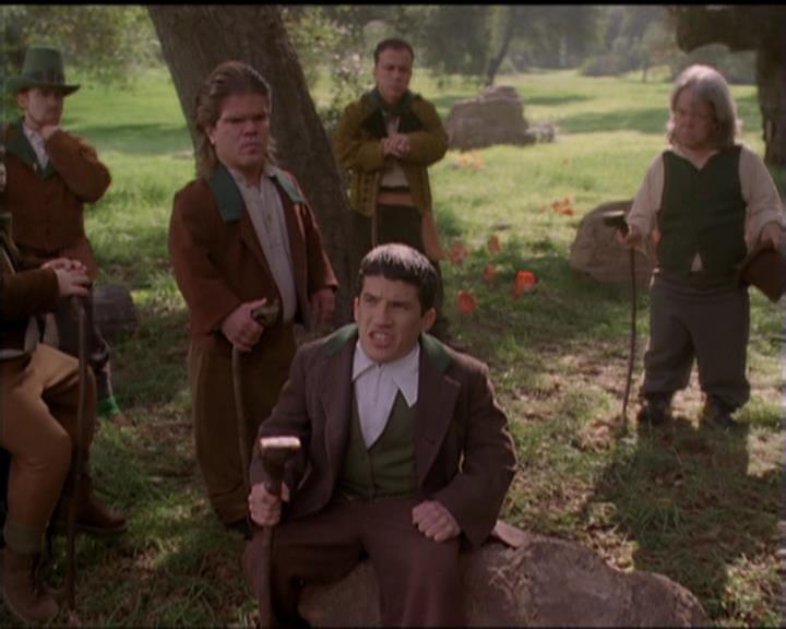 Charmed-Online-dot-517LuckyCharmed0693.jpg Charmed-Online-dot-517LuckyCharmed0693.jpg