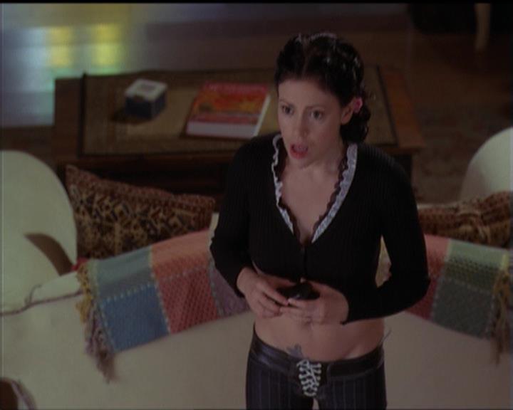 Charmed-Online-dot-517LuckyCharmed1898.jpg Charmed-Online-dot-517LuckyCharmed1898.jpg