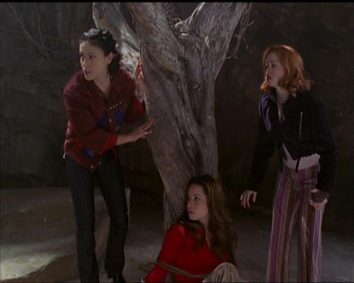 Charmed-Online-dot-517LuckyCharmed2130.jpg Charmed-Online-dot-517LuckyCharmed2130.jpg