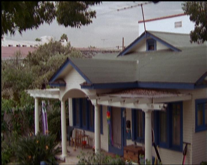 Charmed-Online-dot-518CatHouse0410.jpg Charmed-Online-dot-518CatHouse0410.jpg