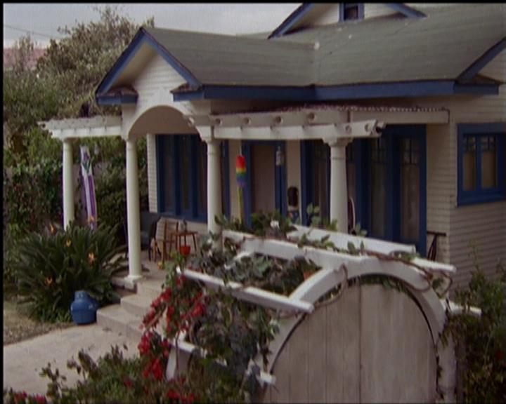 Charmed-Online-dot-518CatHouse0412.jpg Charmed-Online-dot-518CatHouse0412.jpg