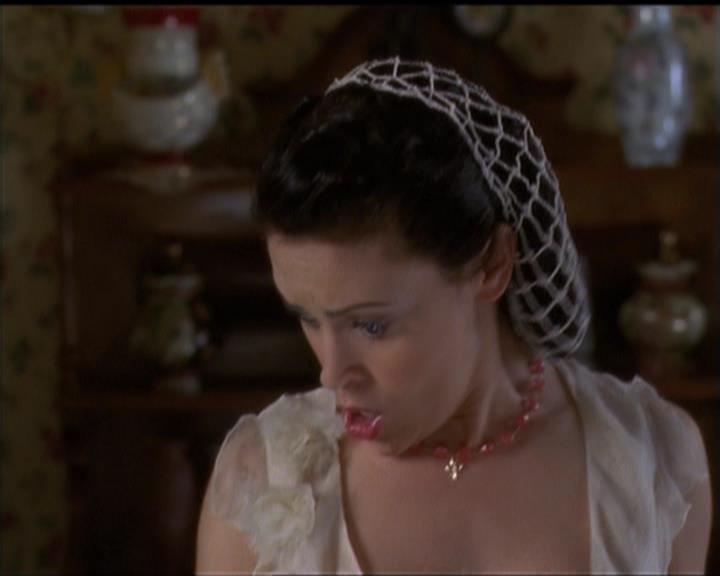 Charmed-Online-dot-518CatHouse0676.jpg Charmed-Online-dot-518CatHouse0676.jpg