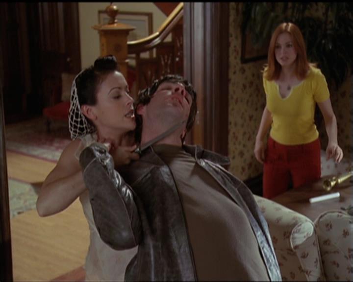 Charmed-Online-dot-518CatHouse0750.jpg Charmed-Online-dot-518CatHouse0750.jpg