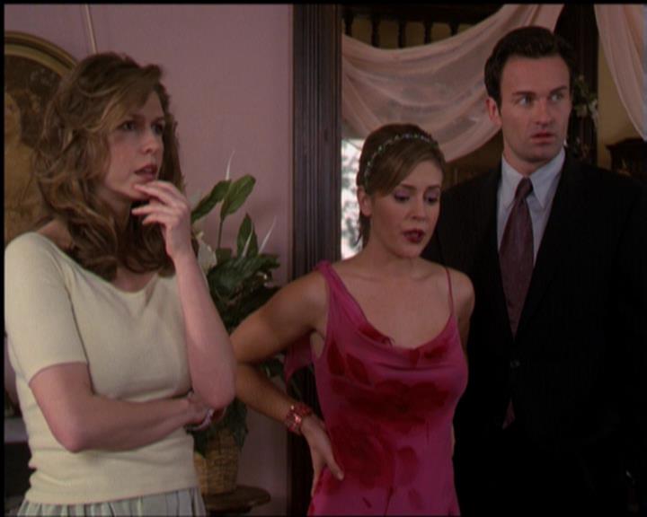 Charmed-Online-dot-518CatHouse1236.jpg Charmed-Online-dot-518CatHouse1236.jpg