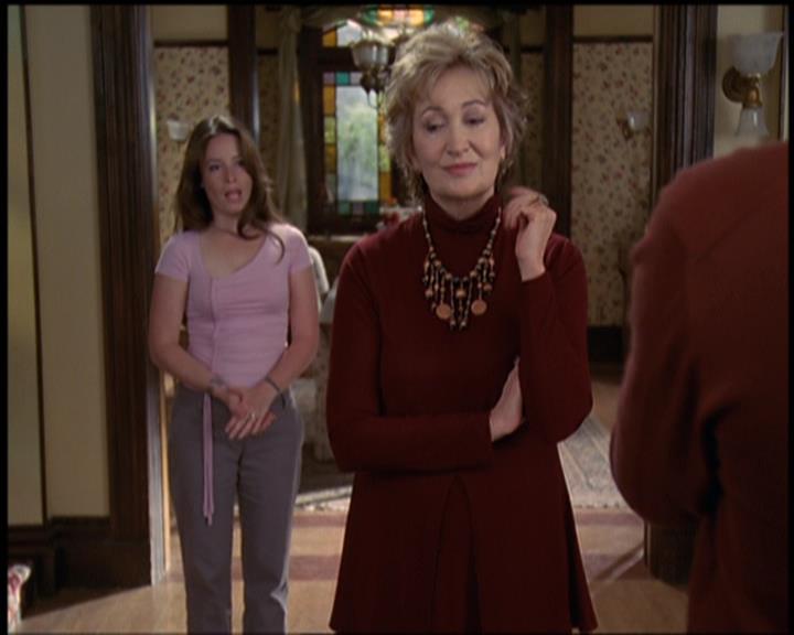 Charmed-Online-dot-net_5x21NecromancingTheStone0530.jpg Charmed-Online-dot-net_5x21NecromancingTheStone0530.jpg