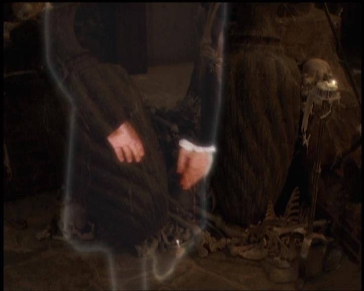 Charmed-Online-dot-net_5x21NecromancingTheStone0549.jpg Charmed-Online-dot-net_5x21NecromancingTheStone0549.jpg