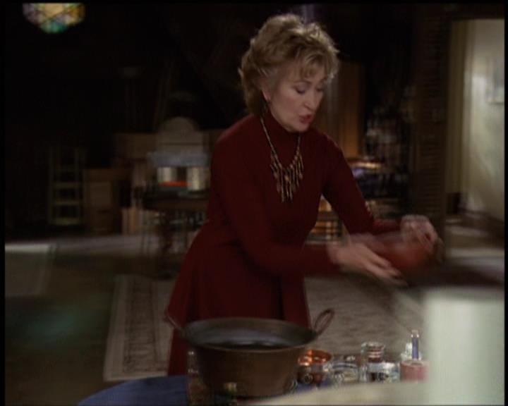 Charmed-Online-dot-net_5x21NecromancingTheStone1006.jpg Charmed-Online-dot-net_5x21NecromancingTheStone1006.jpg