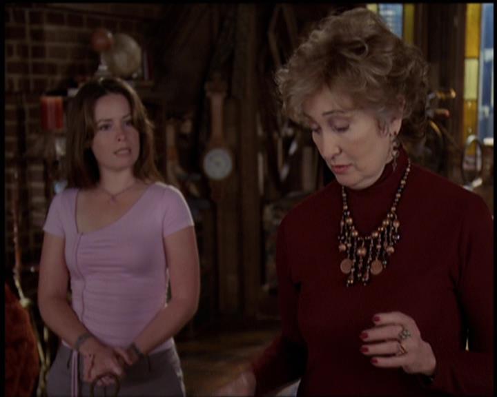 Charmed-Online-dot-net_5x21NecromancingTheStone1037.jpg Charmed-Online-dot-net_5x21NecromancingTheStone1037.jpg