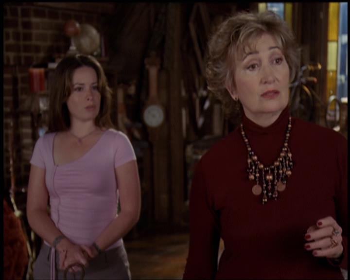 Charmed-Online-dot-net_5x21NecromancingTheStone1038.jpg Charmed-Online-dot-net_5x21NecromancingTheStone1038.jpg