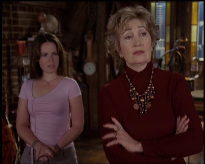 Charmed-Online-dot-net_5x21NecromancingTheStone1045.jpg Charmed-Online-dot-net_5x21NecromancingTheStone1045.jpg