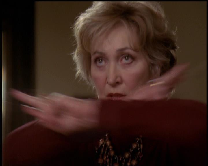 Charmed-Online-dot-net_5x21NecromancingTheStone1572.jpg Charmed-Online-dot-net_5x21NecromancingTheStone1572.jpg