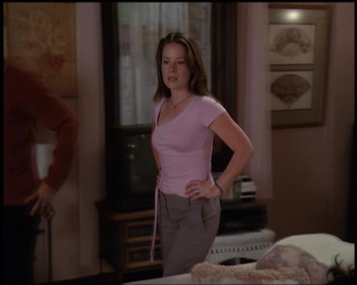 Charmed-Online-dot-net_5x21NecromancingTheStone1589.jpg Charmed-Online-dot-net_5x21NecromancingTheStone1589.jpg
