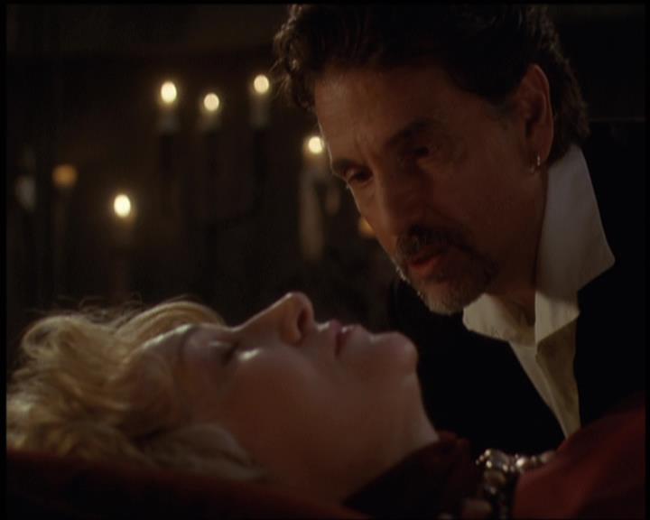 Charmed-Online-dot-net_5x21NecromancingTheStone1675.jpg Charmed-Online-dot-net_5x21NecromancingTheStone1675.jpg