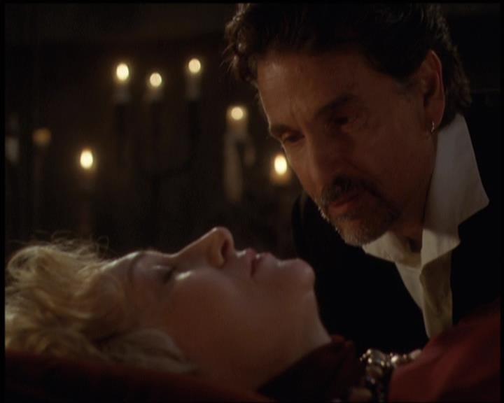 Charmed-Online-dot-net_5x21NecromancingTheStone1683.jpg Charmed-Online-dot-net_5x21NecromancingTheStone1683.jpg