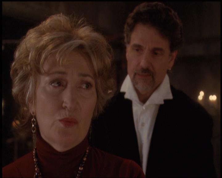 Charmed-Online-dot-net_5x21NecromancingTheStone1749.jpg Charmed-Online-dot-net_5x21NecromancingTheStone1749.jpg