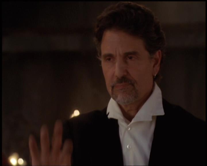 Charmed-Online-dot-net_5x21NecromancingTheStone1777.jpg Charmed-Online-dot-net_5x21NecromancingTheStone1777.jpg