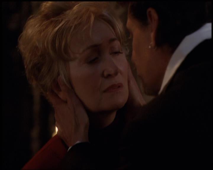 Charmed-Online-dot-net_5x21NecromancingTheStone1796.jpg Charmed-Online-dot-net_5x21NecromancingTheStone1796.jpg