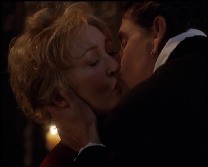 Charmed-Online-dot-net_5x21NecromancingTheStone1799.jpg Charmed-Online-dot-net_5x21NecromancingTheStone1799.jpg