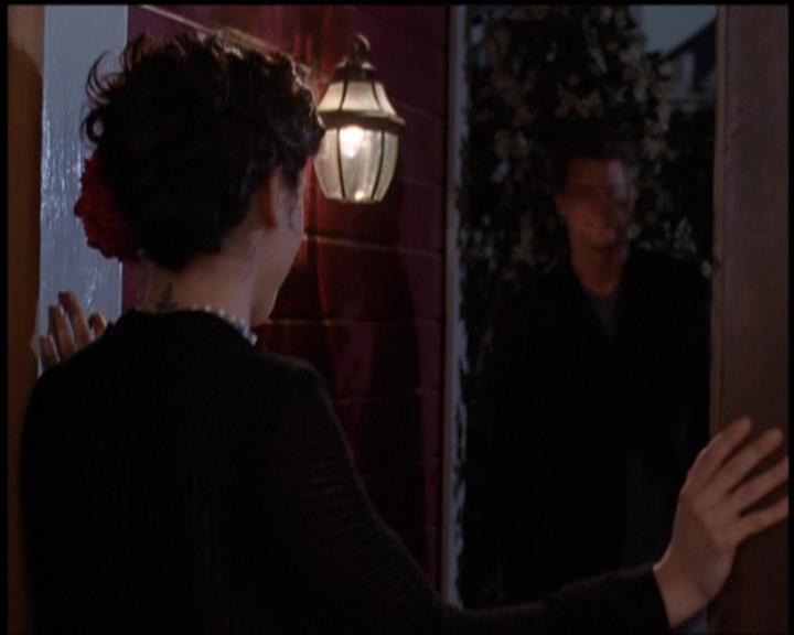 Charmed-Online-dot-net_5x21NecromancingTheStone1933.jpg Charmed-Online-dot-net_5x21NecromancingTheStone1933.jpg