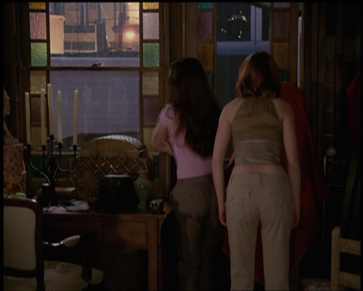 Charmed-Online-dot-net_5x21NecromancingTheStone1940.jpg Charmed-Online-dot-net_5x21NecromancingTheStone1940.jpg