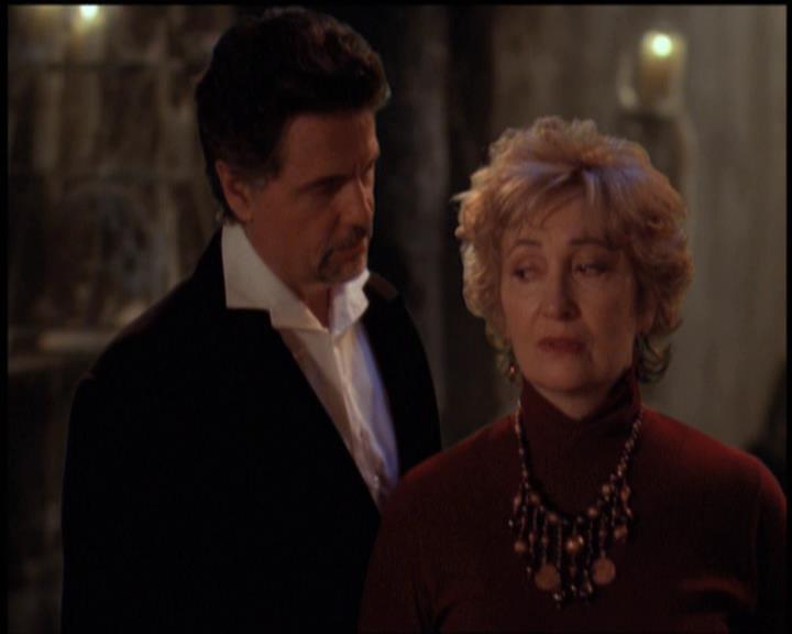 Charmed-Online-dot-net_5x21NecromancingTheStone1964.jpg Charmed-Online-dot-net_5x21NecromancingTheStone1964.jpg