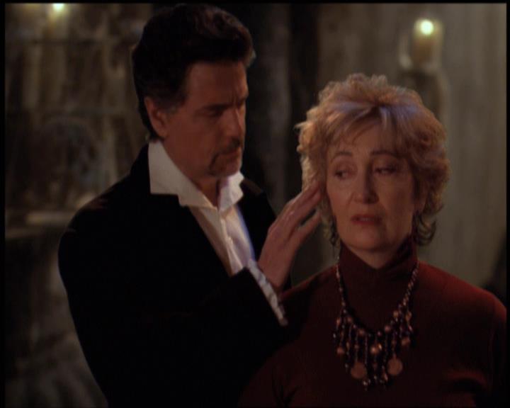 Charmed-Online-dot-net_5x21NecromancingTheStone1967.jpg Charmed-Online-dot-net_5x21NecromancingTheStone1967.jpg