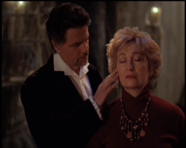 Charmed-Online-dot-net_5x21NecromancingTheStone1969.jpg Charmed-Online-dot-net_5x21NecromancingTheStone1969.jpg