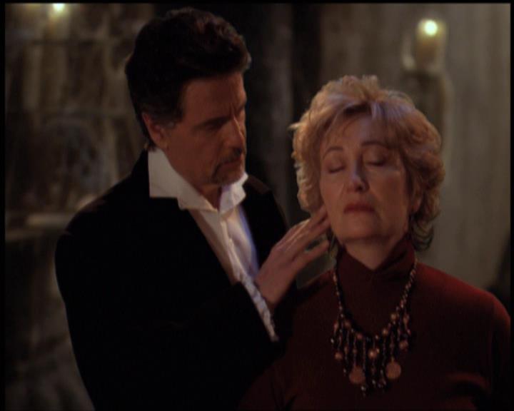 Charmed-Online-dot-net_5x21NecromancingTheStone1970.jpg Charmed-Online-dot-net_5x21NecromancingTheStone1970.jpg