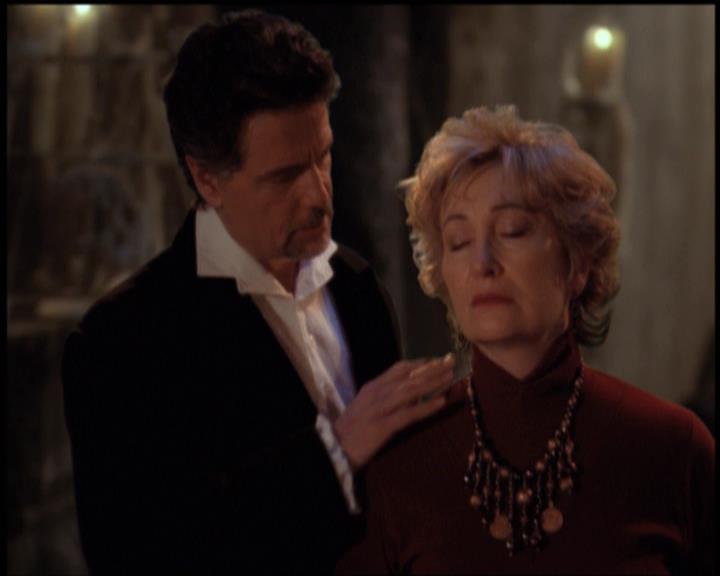 Charmed-Online-dot-net_5x21NecromancingTheStone1971.jpg Charmed-Online-dot-net_5x21NecromancingTheStone1971.jpg