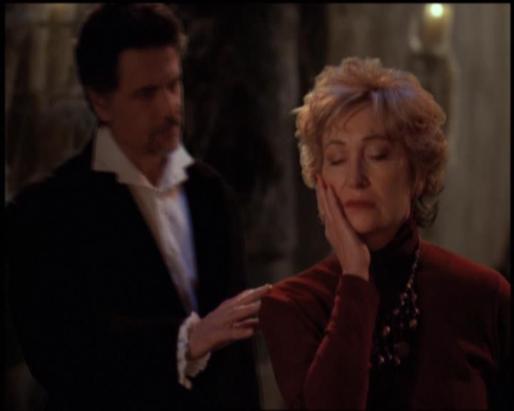 Charmed-Online-dot-net_5x21NecromancingTheStone1974.jpg Charmed-Online-dot-net_5x21NecromancingTheStone1974.jpg