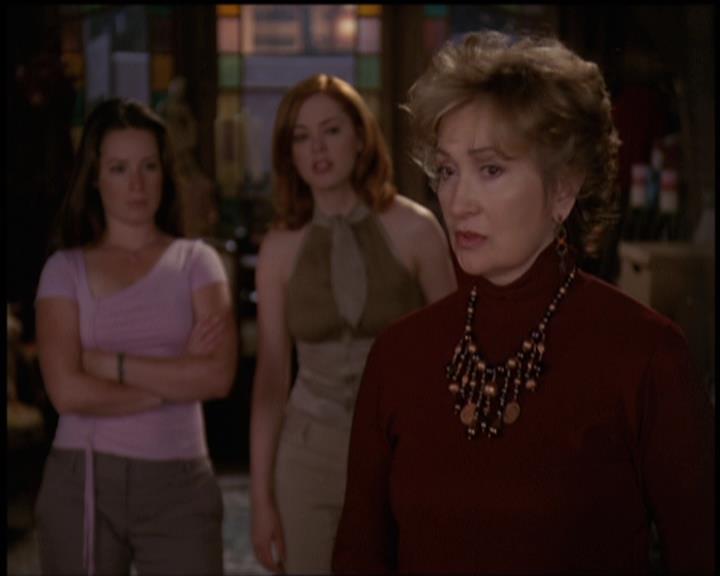 Charmed-Online-dot-net_5x21NecromancingTheStone1981.jpg Charmed-Online-dot-net_5x21NecromancingTheStone1981.jpg